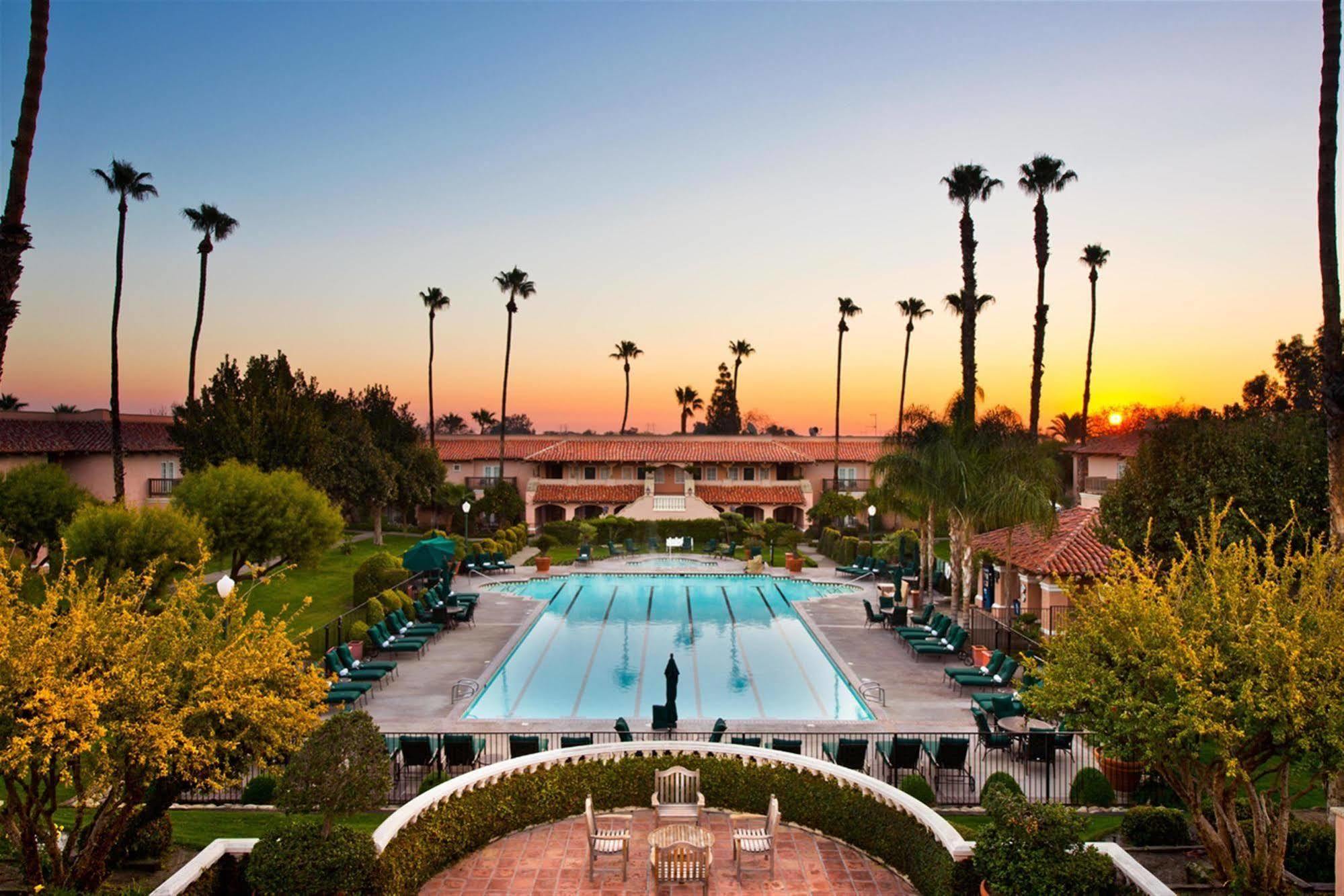 Harris Ranch Inn And Restaurant Huron Exterior foto