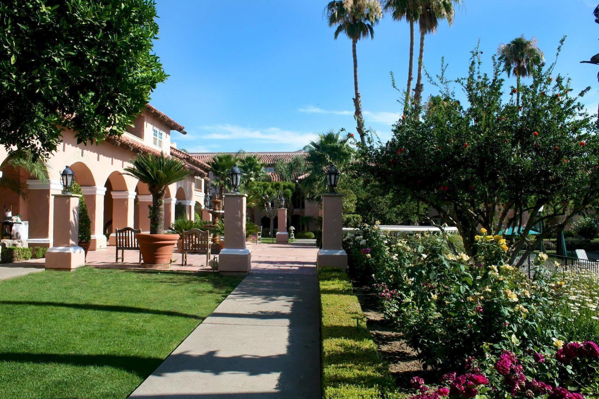 Harris Ranch Inn And Restaurant Huron Exterior foto