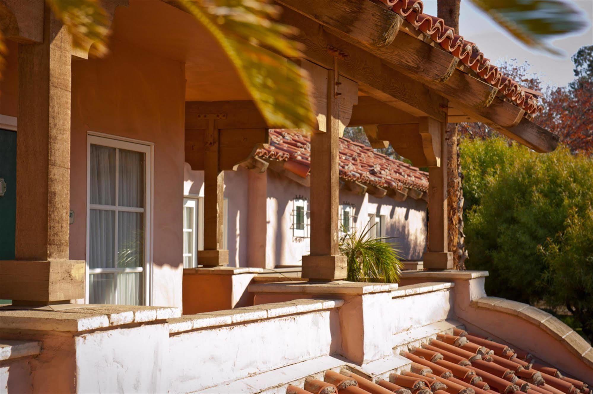 Harris Ranch Inn And Restaurant Huron Exterior foto